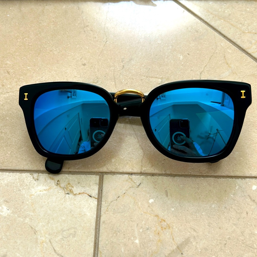 illesteva Polarized Sunglasses